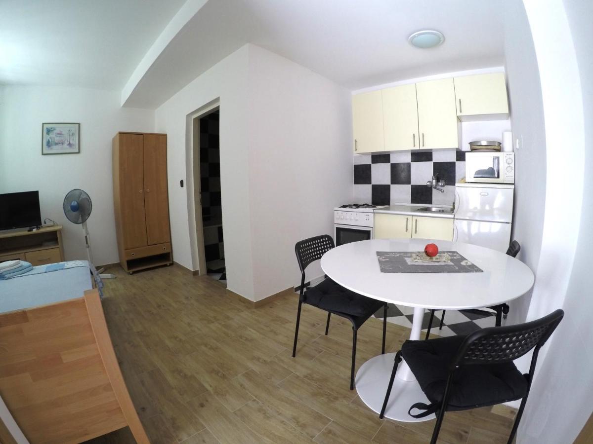 Peach Apartment'S Repic Bibinje Exterior foto