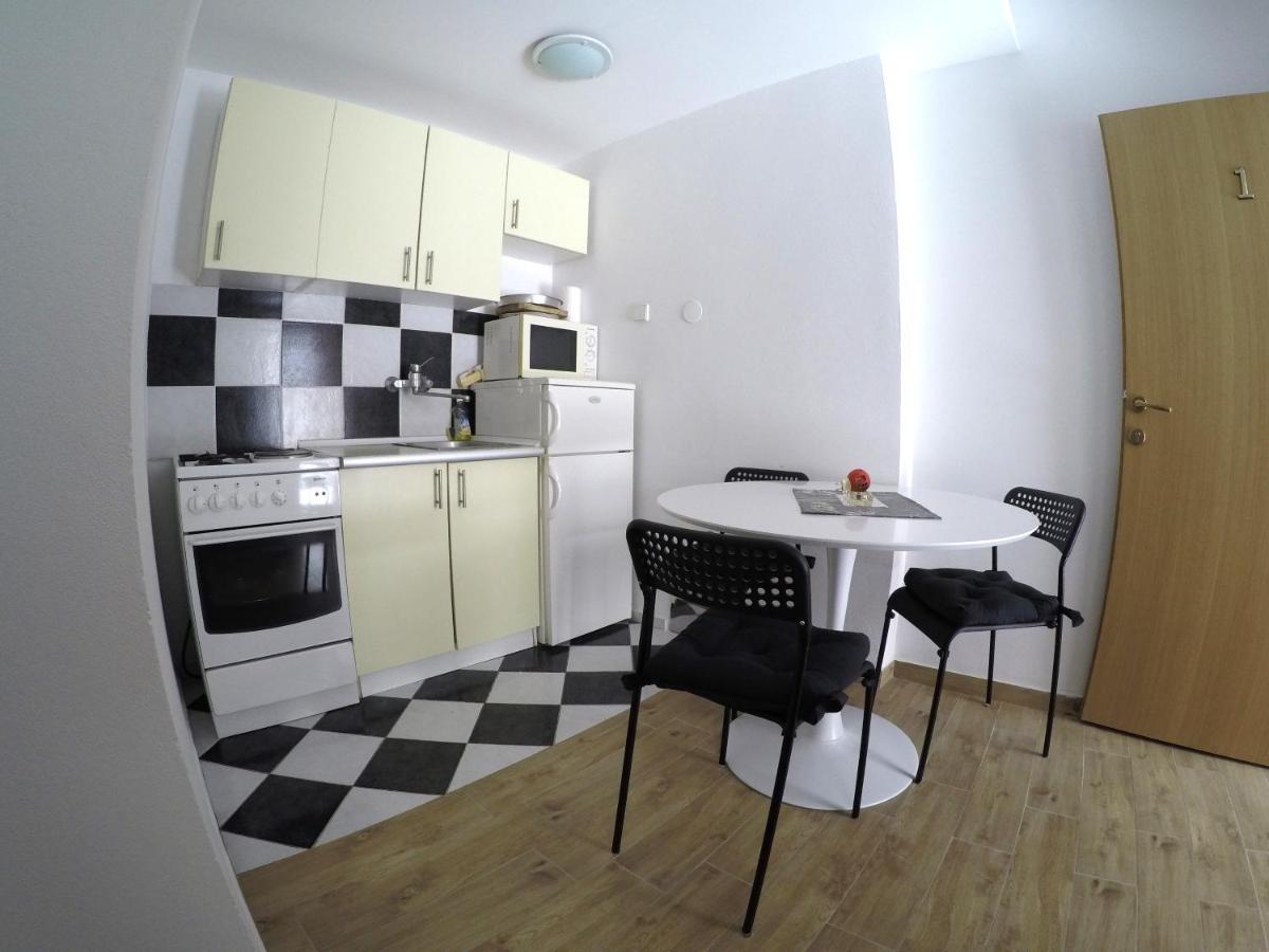 Peach Apartment'S Repic Bibinje Exterior foto